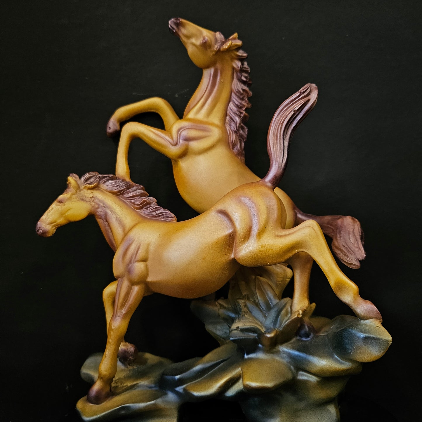 Standing On Mountain Horse Showpiece Vastu Fengshui Figurine Home Decor Items Decorative Showpiece