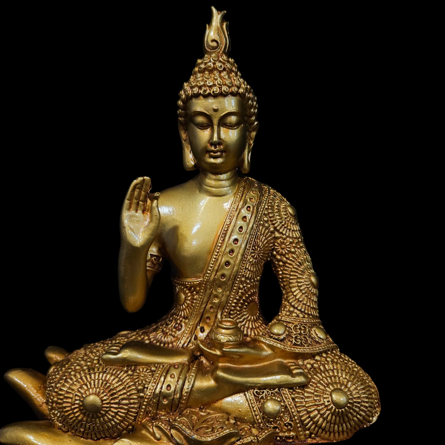 Golden Polyresin Meditating Lord Buddha Statue - Serene Home Decor Accent - Perfect for Meditation Rooms, Living Spaces, Yoga Studios - Gift for Housewarmings
