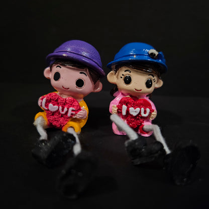 Decorative Miniature Romantic Love Kissing Couple Showpiece Decoration Items Birthday Wedding Gift for Husband Wife