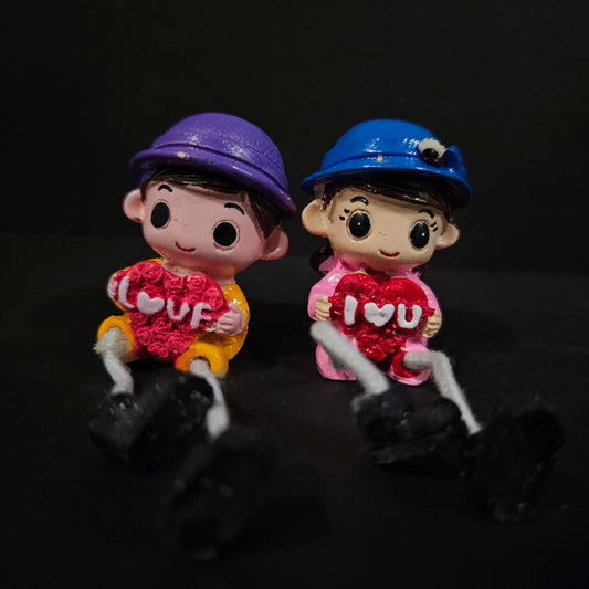 Decorative Miniature Romantic Love Kissing Couple Showpiece Decoration Items Birthday Wedding Gift for Husband Wife