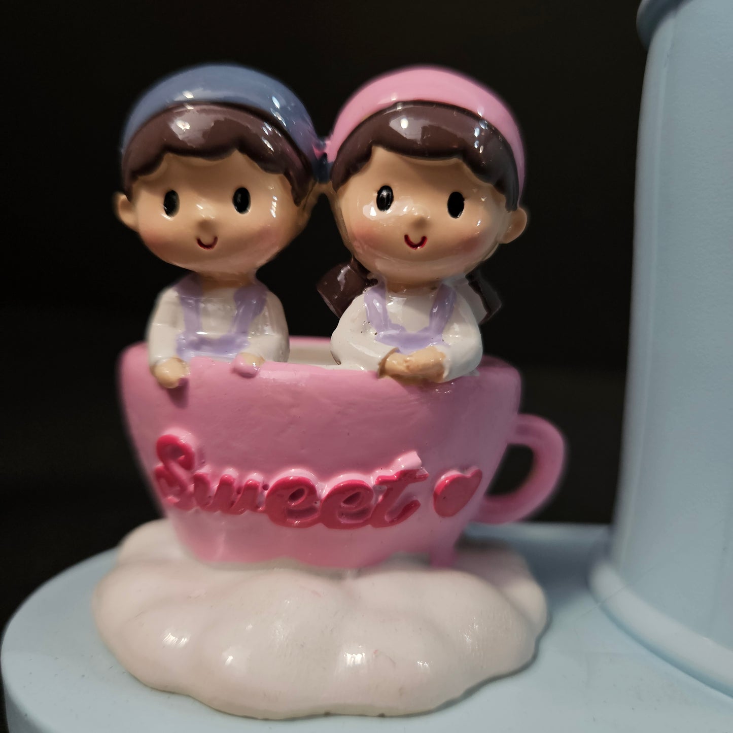 Happy Pen Stand with couples resting in cup Valentine Gift for Girlfriend Boyfriend Wife Husband-Romantic Couple Miniature Statue Decorative Showpiece