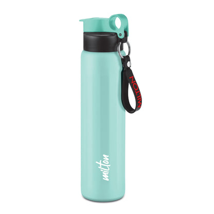 Maverick Bottle 800 (Milton) User-friendly design & spill-proof spout lid