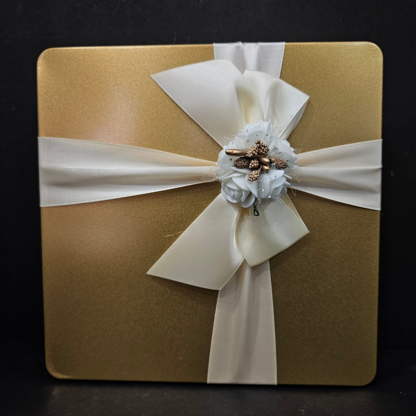Metal Box for Assorted Gifting Chocolate with Flower Bow