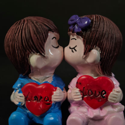 Decorative Miniature Romantic Love Kissing Couple Showpiece Decoration Items Birthday Wedding Gift for Husband Wife