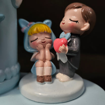 Sweet Pen Stand with couples holding heart Valentine Gift for Girlfriend Boyfriend Wife Husband-Romantic Couple Miniature Statue Decorative Showpiece