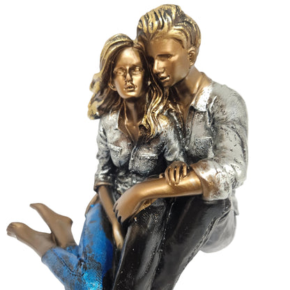 polyresin romantic couple figurine showpiece, commonly used as a decorative item for home or office tables