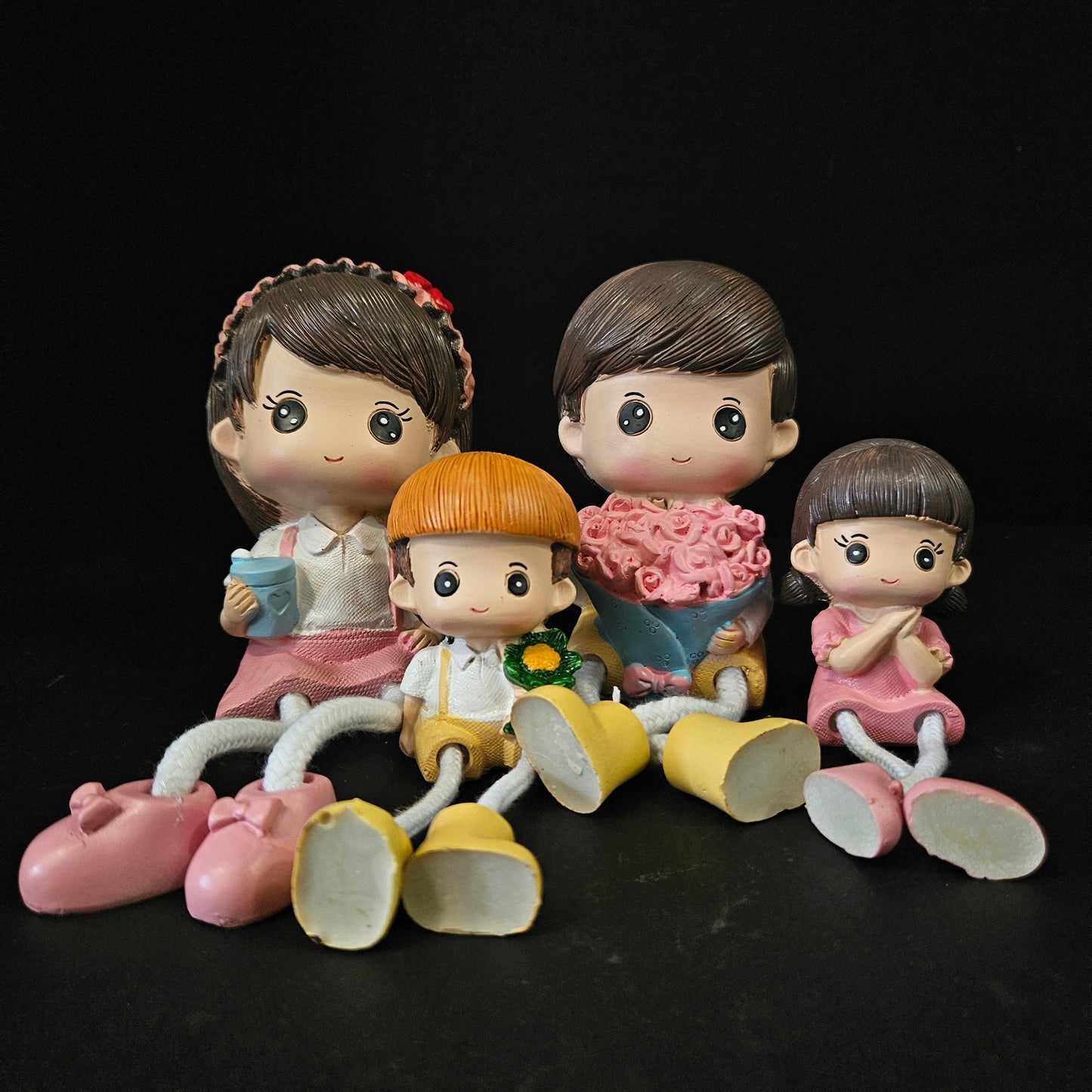 Happy 4 family members Sculpture Statue Showpiece Figurine for couples & anniversary gifting