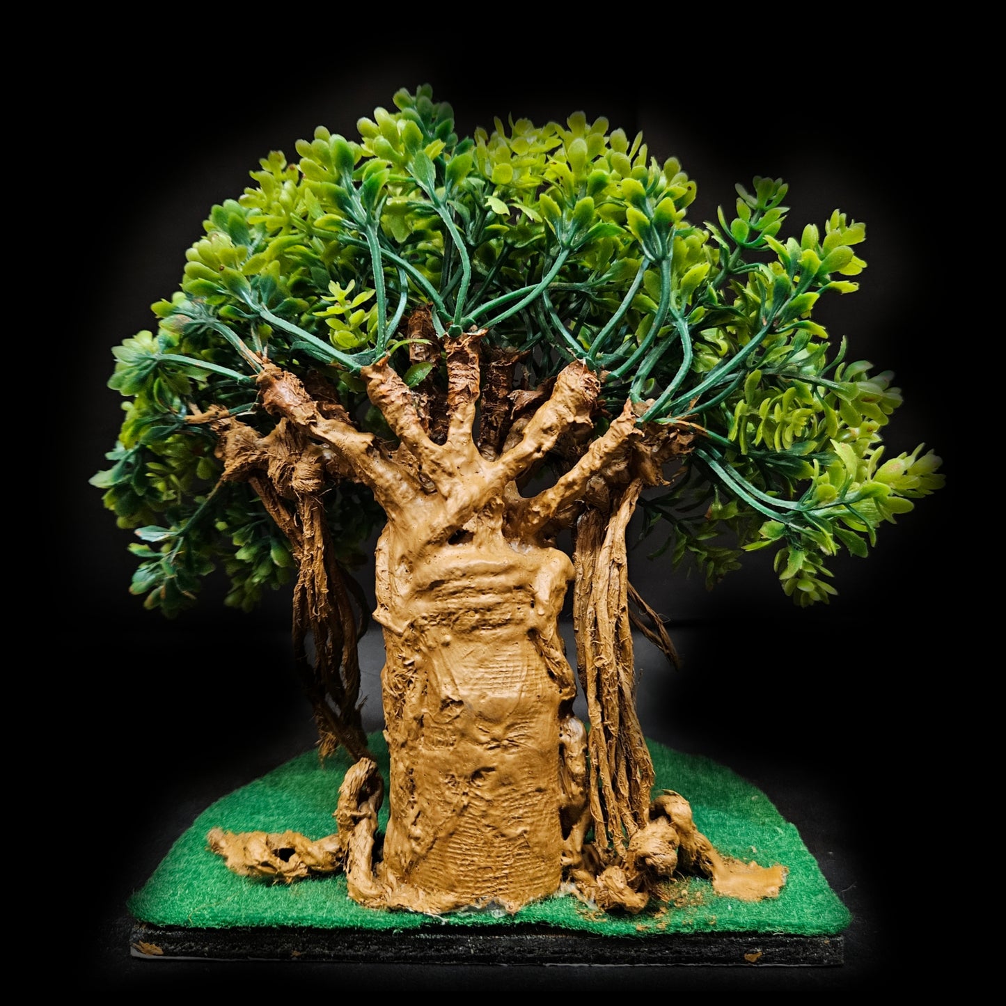 This is a resin miniature artificial Banyan tree, commonly used for aquarium decoration, fairy gardens, or tabletop wargaming terrain