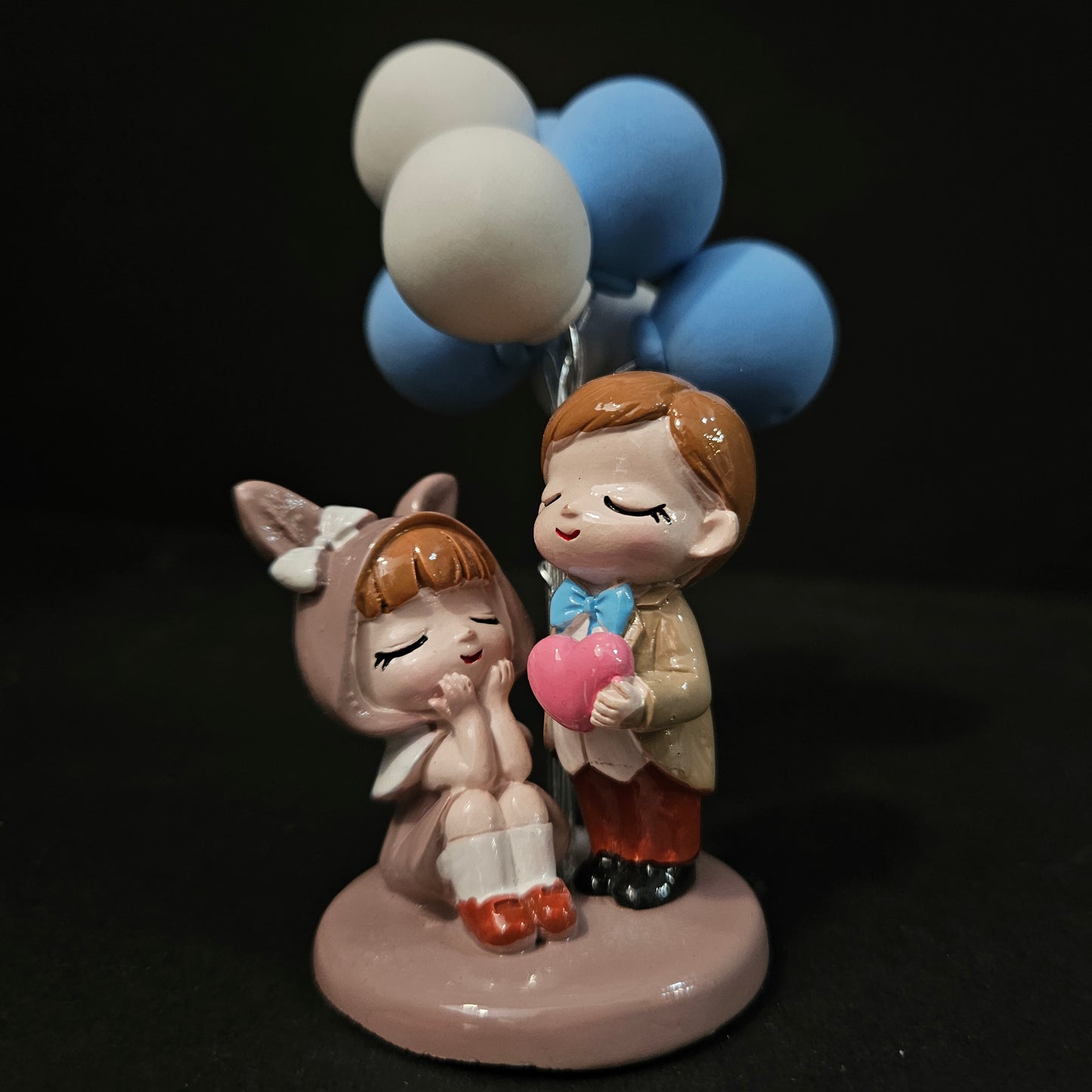 Miniature Statue with Couples holding heart & Balloons Decorative Showpiece Gift for Him Her Anniversary Wedding Birthday